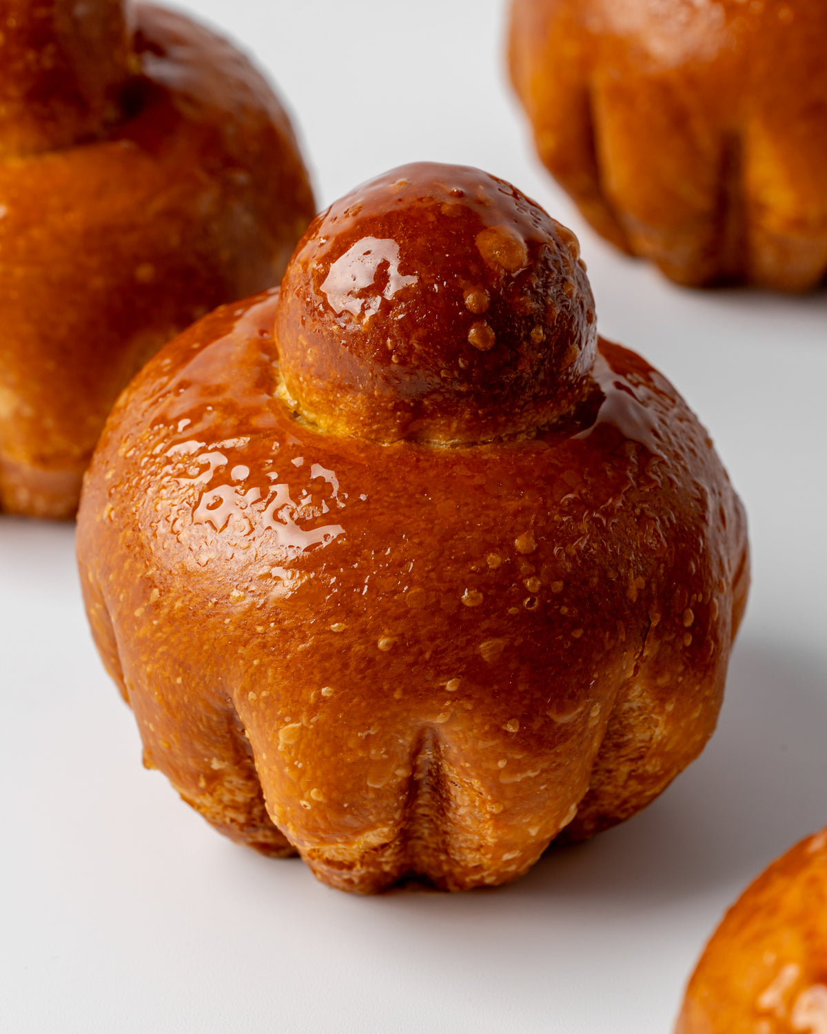 Madagascar Vanilla Curd & Pecan Brioche